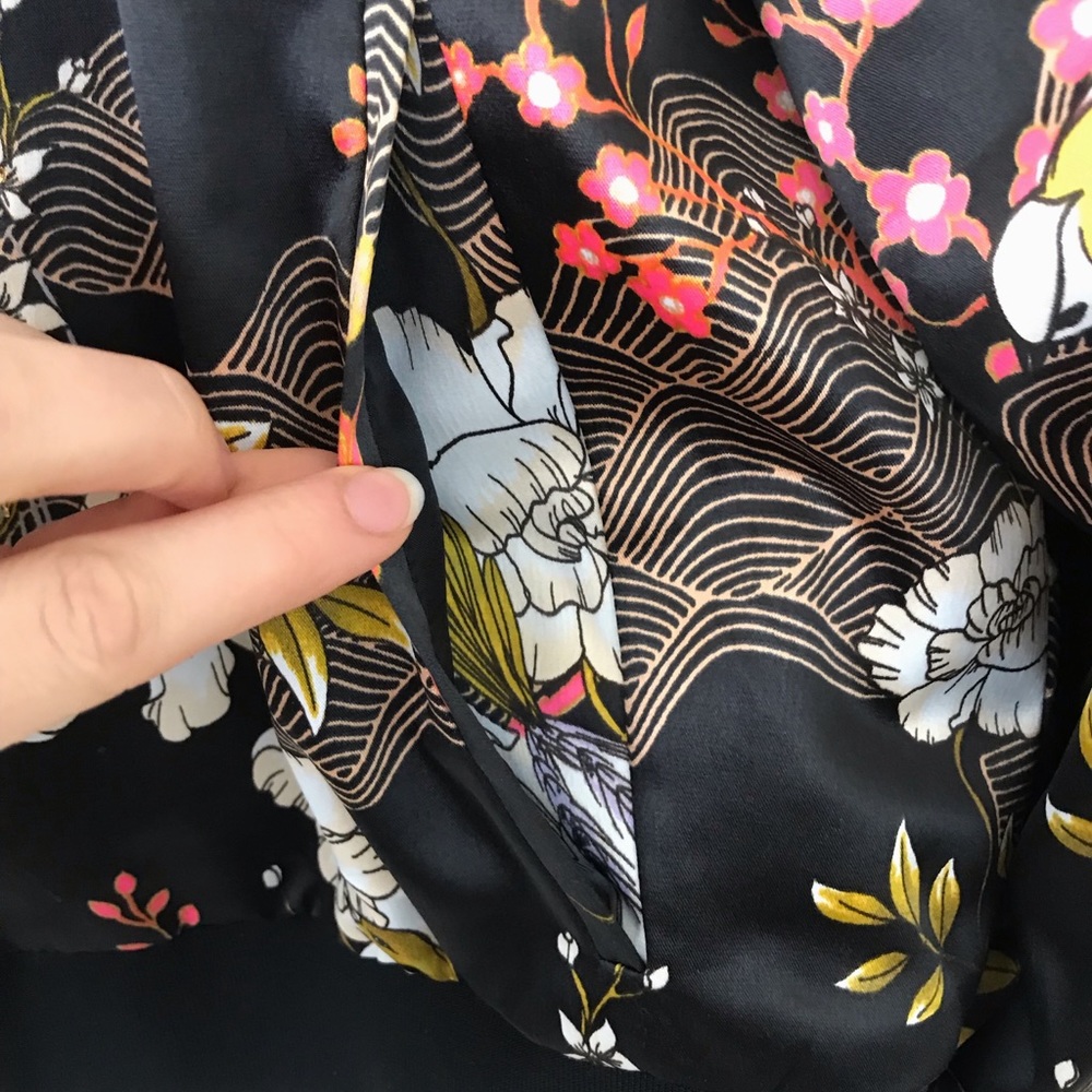 SOLD JENNIFER LOPEZ Black Floral Bomber Jacket - Picture 4 of 8